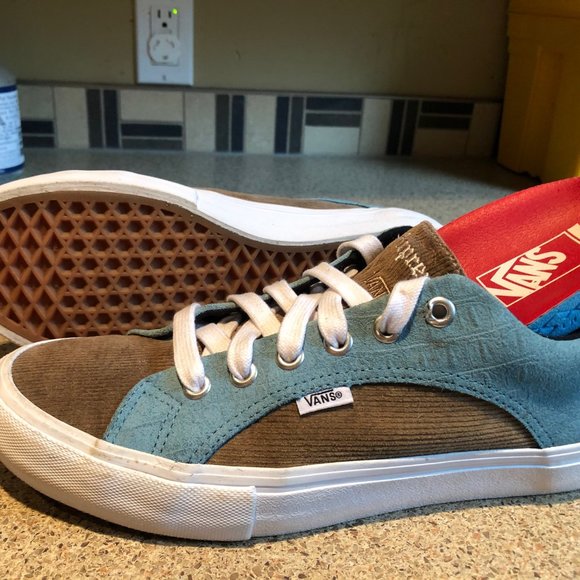 Vans - Picture 2 of 3